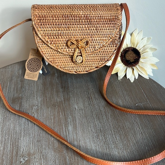 NWT Flap Over Saddle Woven Bag - Picture 2 of 8